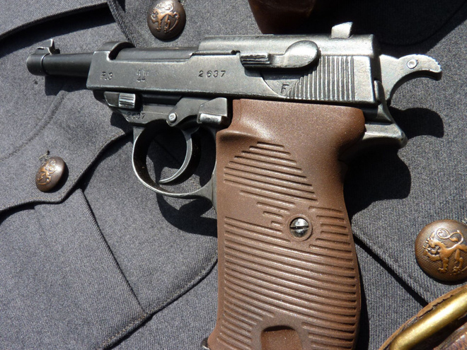 Parabellum pistoolikotelo ja Walther kopio