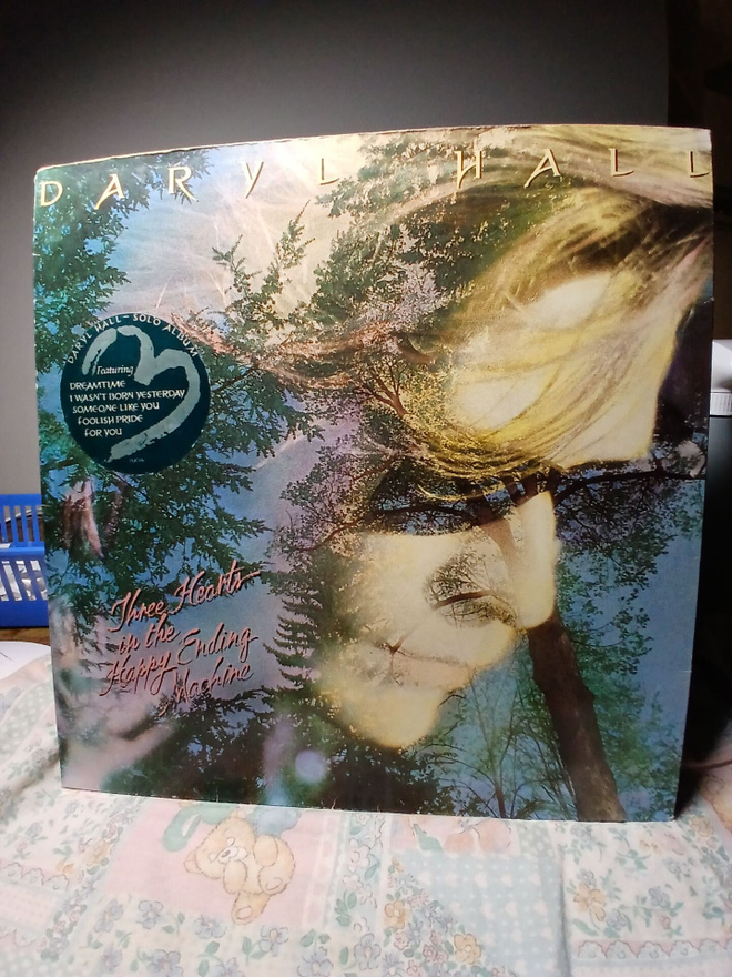 Daryl Hall – Three Hearts In The Happy Ending Machine