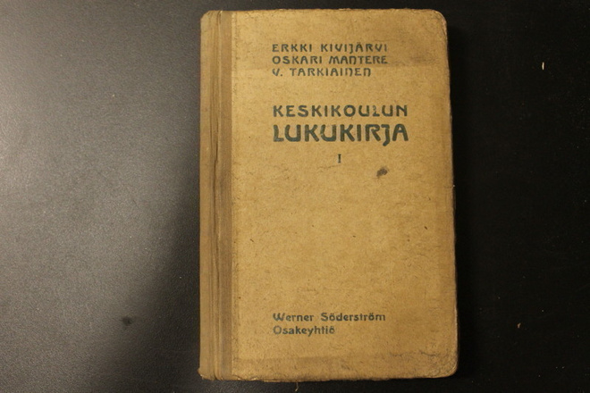 Koulun lukukirjoja 1921 ja 1939