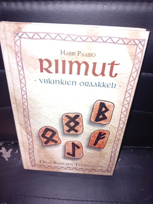 Harri Paasio : Riimut - Viikinkien oraakkeli ( SIS POSTIKUL)