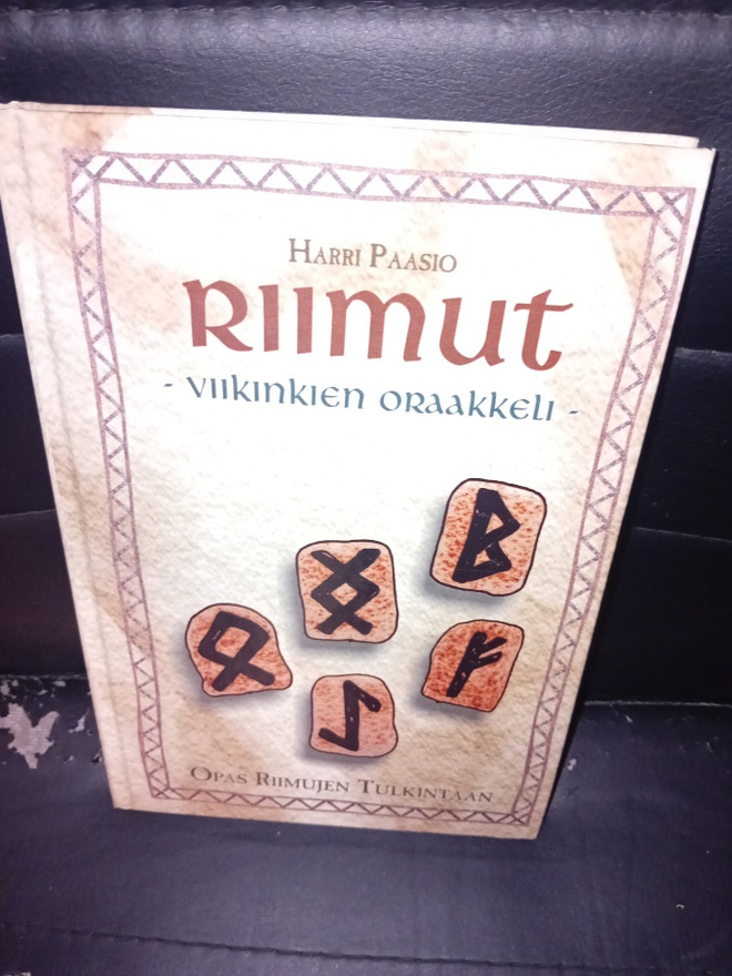 Harri Paasio : Riimut - Viikinkien oraakkeli ( SIS POSTIKUL)