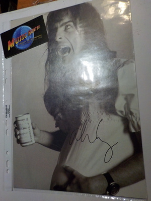 ALICE COOPER NIMIKIRJOITUS KUVASSA