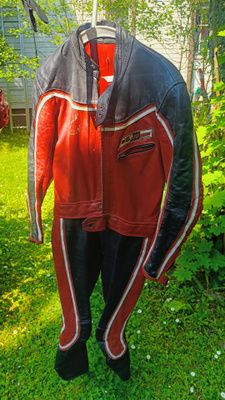 Dainese retro ajopuku