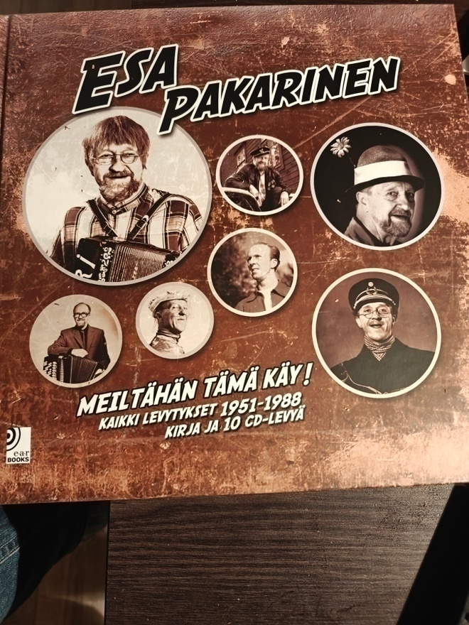 Esa Pakarinen 10 CD-levyä+kirja