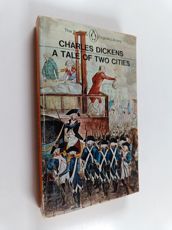 Charles Dickens : A Tale of Two Cities