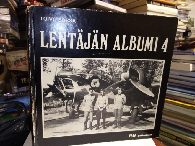 SORSA :  LENTÄJÄN ALBUMI 4 ( SIS POSTIKULU)