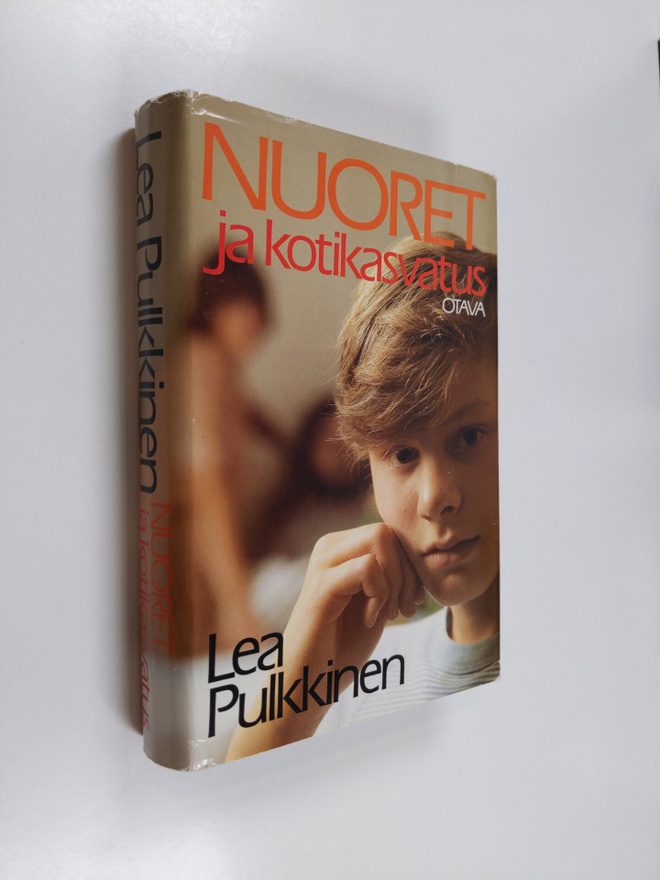 Lea Pulkkinen : Nuoret ja kotikasvatus