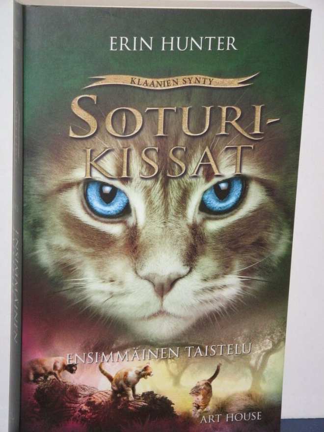 Erin Hunter : SOTURIKISSAT  ENSIMMÄINEN TAISTELU