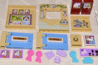 LEGO Friends - hevosaiheiset osat - (osia 24 kpl)