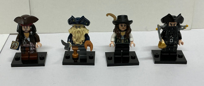 Neljä Lego Pirates of the Caribbean figuuria