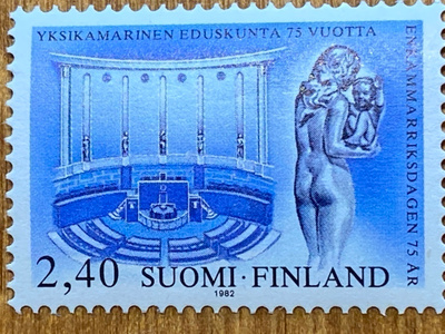 YKSIKAMARINEN EDUSKUNTA 75 VUOTTA**