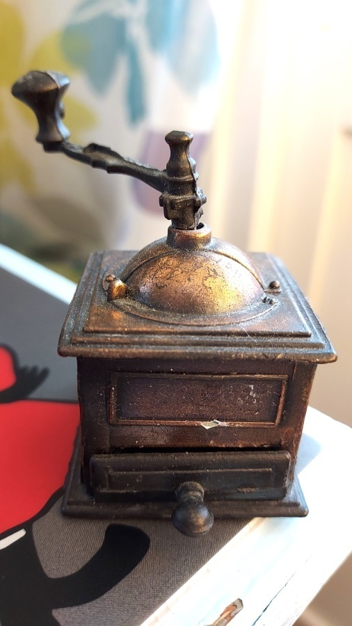 MINIATYYRI KYNÄNTEROTIN - KAHVIMYLLY