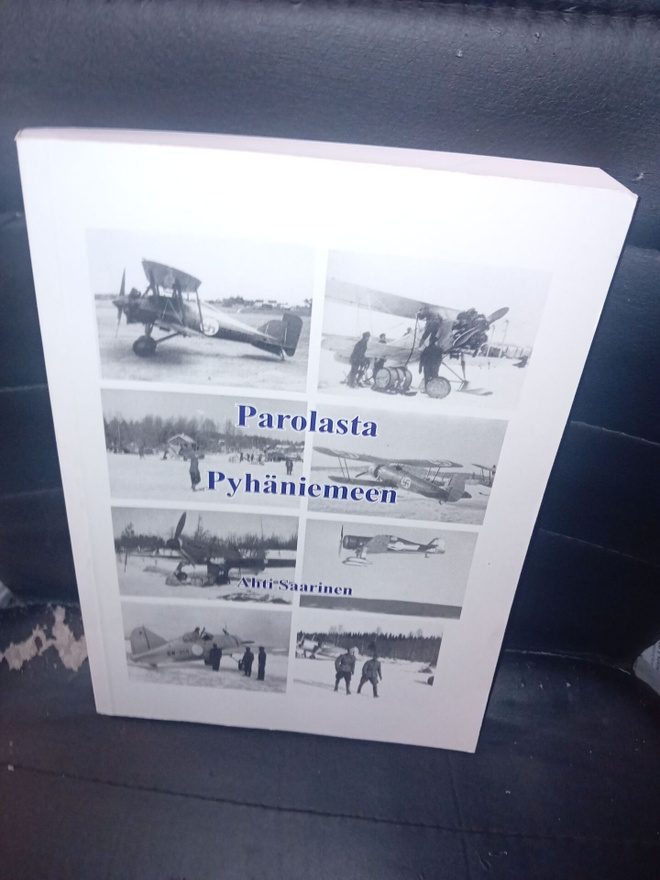 Ahti Saarinen : Parolasta Pyhäniemeen  ( SIS POSTIKULU