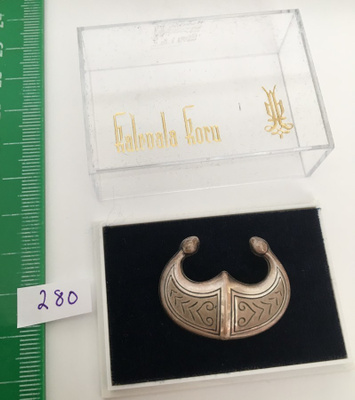 rintakoru nro 280 : Kalevala Koru solki-1103 Hopea
