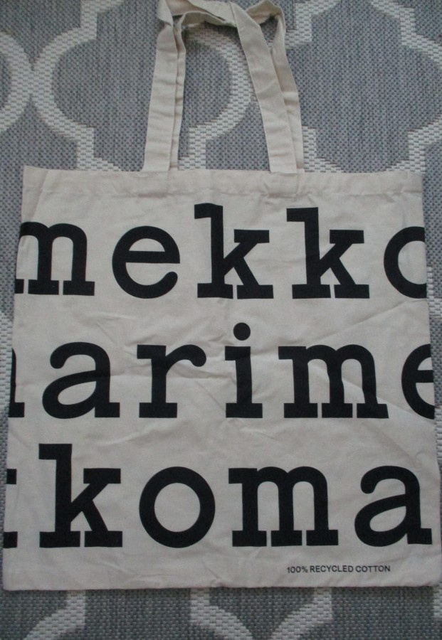 MARIMEKKO UUSI MUSTA LOGOKASSI
