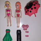 Polly pocket nuket tavaroineen: sateenvarjo, vaatteet, kengä - pikkukuva 1