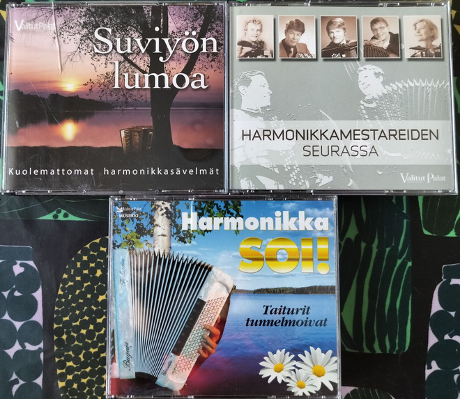 3 KPL SUOMALAISIA HARMONIKKAKOKOELMIA YHTEENSÄ 12 CD-LEVYÄ