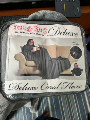 Snug Rug Deluxe fleece-huopa hihoilla kermaväri