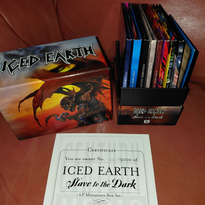 Iced Earth Slave to the dark boksi. Todella siisti.