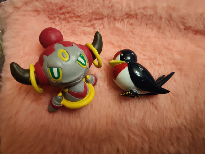 Pokemon Tomy Hoopa ja Taillow