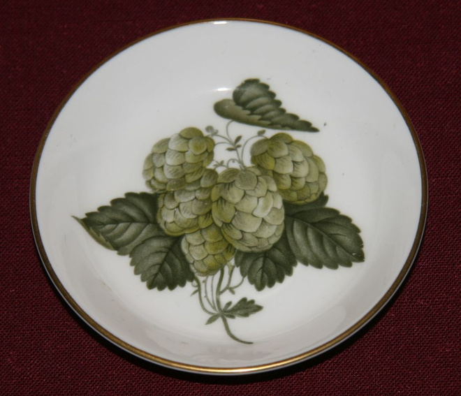 The Worcester Hop c 1965 Royal Worcester Mathon lautanen