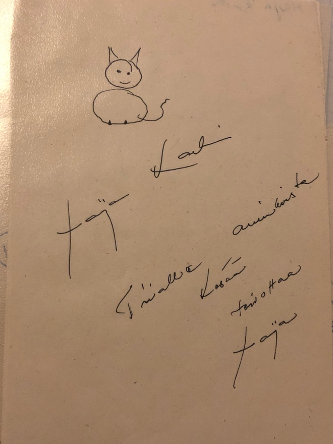 Maija Karhi nimikirjoitus + piirustus paperilla