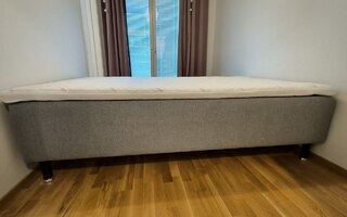Erikoispitkä sänky 120x210 cm petauspatjalla (vain nouto)