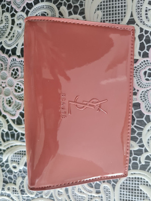 YSL Meikkilaukku