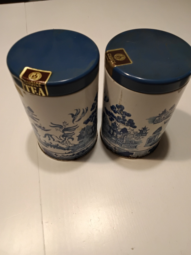 Brittiläiset peltipurkit