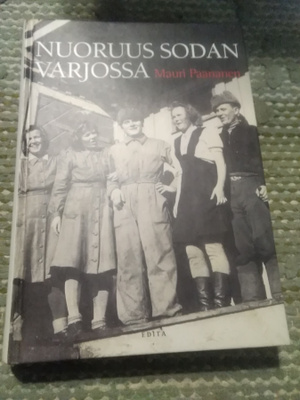 Mauri Paananen: Nuoruus sodan varjossa