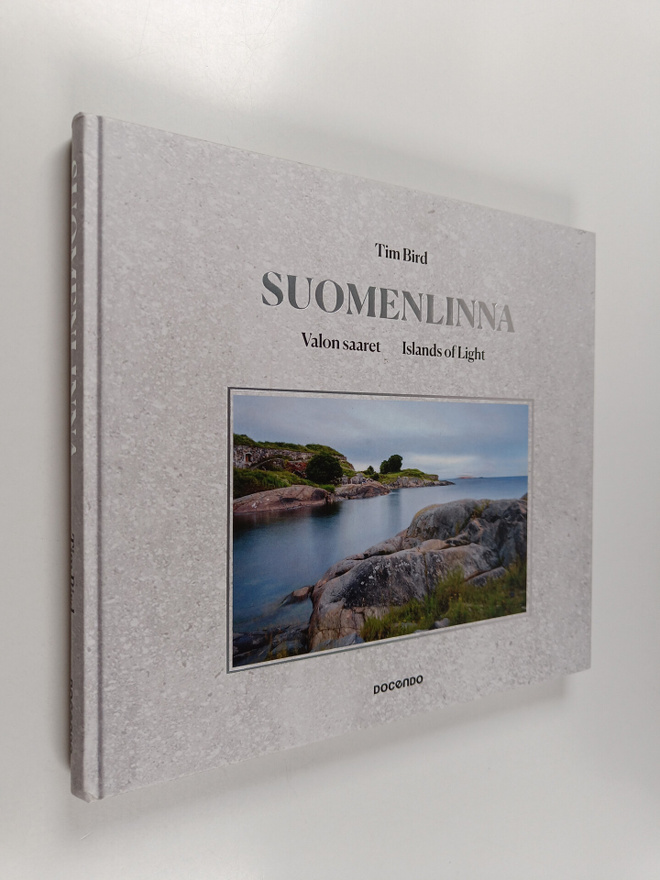 Tim Bird : Suomenlinna : valon saaret = islands of light