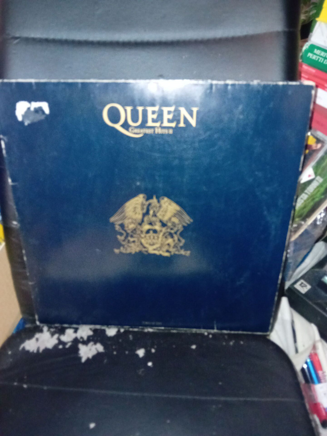 2LP QUEEN GREATEST HITS II ( SIS POSTIKULU )