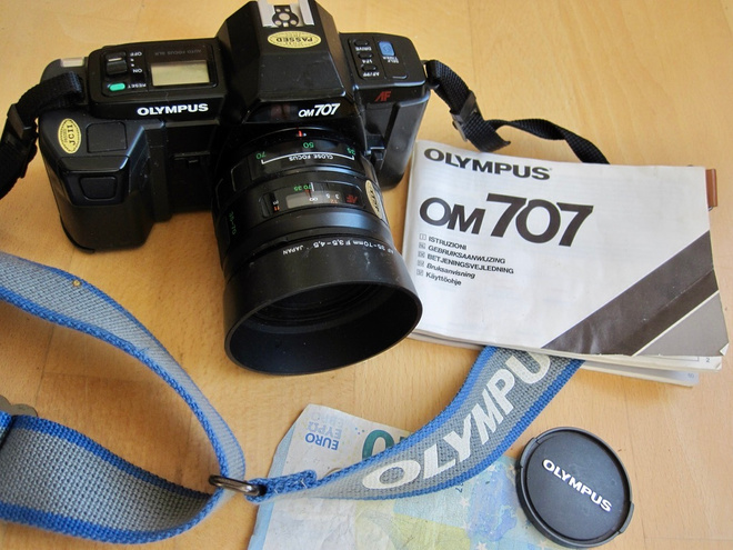 VANHA Kamera Olympus OM707 + 35-70mm 3,5-4,5 Objektiivi