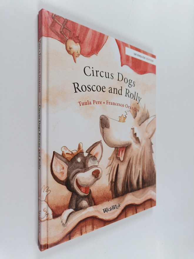 Tuula Pere : Circus dogs Roscoe and Rolly