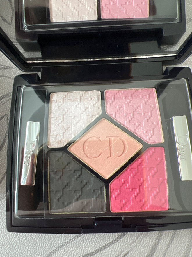 Uusi diorin luuomiväri 854 rose charmeuse