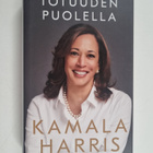 Kamala Harris : Totuuden puolella - pikkukuva 1