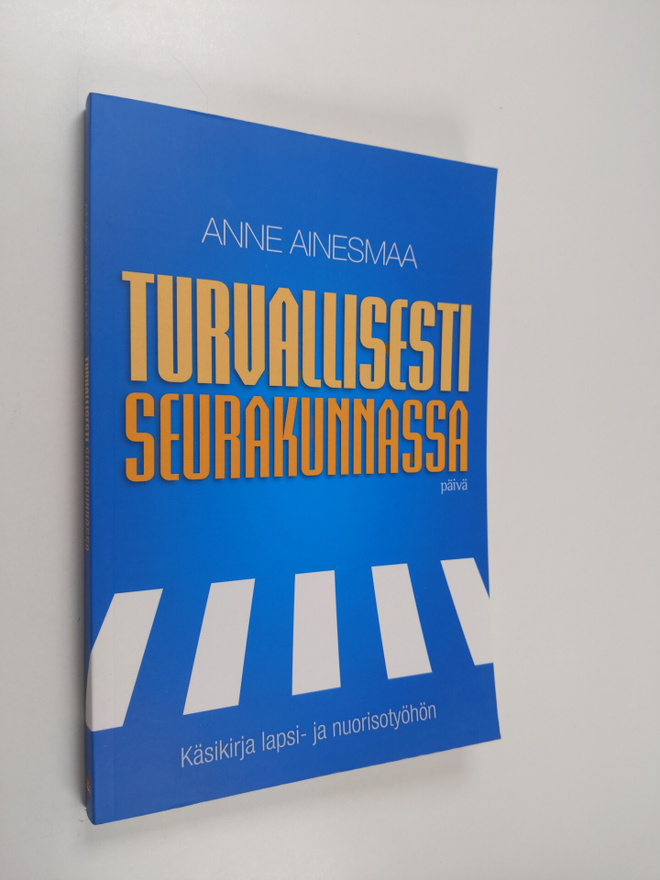 Anne Ainesmaa : Turvallisesti seurakunnassa : käsikirja l...