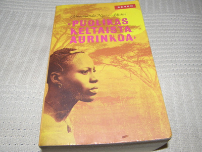 Chimamanda Ngozi Adichie Puolikas keltaista aurinkoa -pok