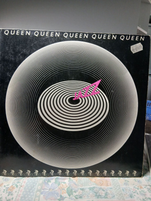 Queen – Jazz (Ei Julistetta)