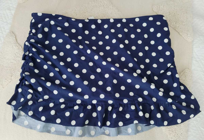 bikinien alaosa hameosalla 50-52