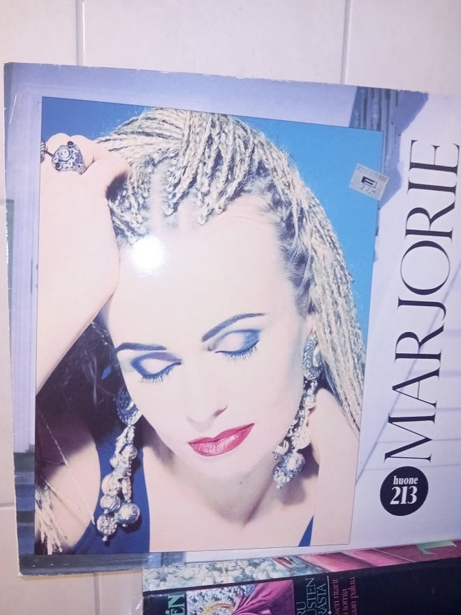 LP Marjorie : Huone 213 ( SIS POSTIKULU  )