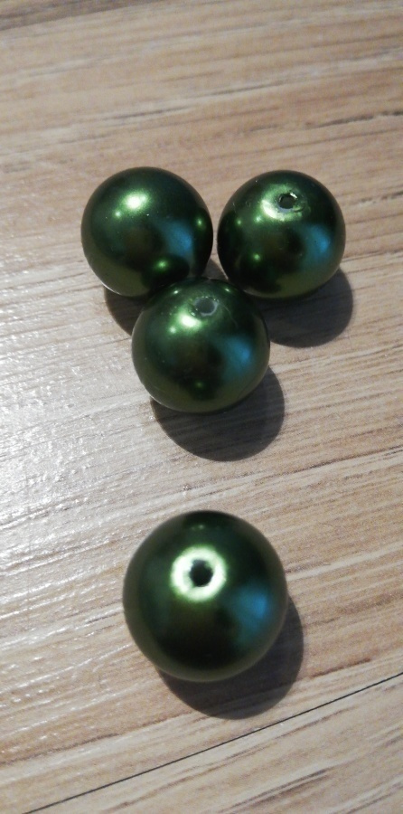 Vihreitä pyöreitä lasihelmiä 14mm 10 kpl