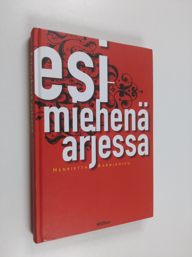 Henrietta Aarnikoivu : Esimiehenä arjessa