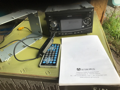 AUDIOVOX VME8022 + kaukosäätö