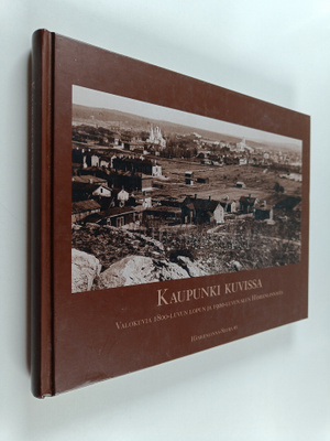 Anna-Maria Vilkuna : Kaupunki kuvissa : valokuvia 1800-lu...
