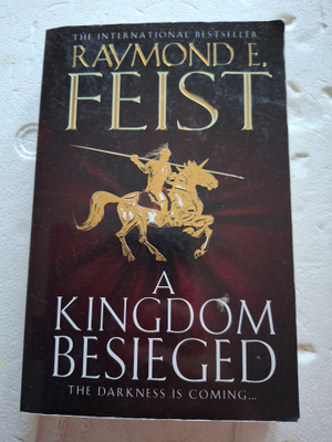 Feist, Raymond E.: Chaoswar Saga, Book 1: Kingdom Besieged