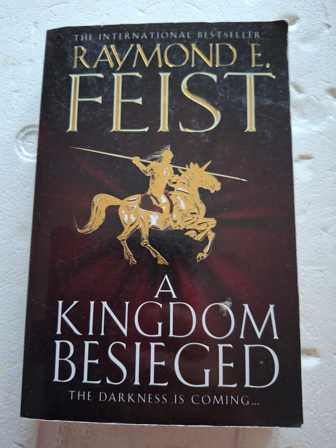 Feist, Raymond E.: Chaoswar Saga, Book 1: Kingdom Besieged