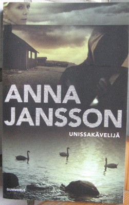 Anna Jansson: Unissakävelijä, Gummerus 2012. 3p.  350 s