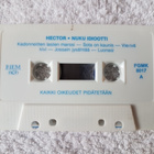 Hector  – Nuku Idiootti C-KASETTI - pikkukuva 4