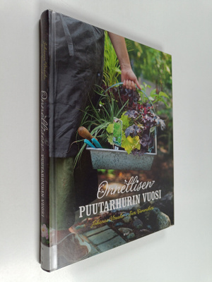 Johanna Vireaho : Onnellisen puutarhurin vuosi